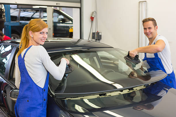 Auto Glass Repair Van Nuys CA: Expert Windshield Repair & Replacement Services With Valley Mobile Auto Glass